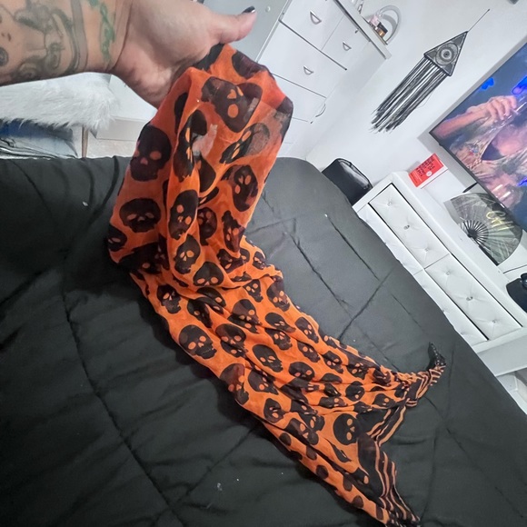Skull scarf - Picture 4 of 4